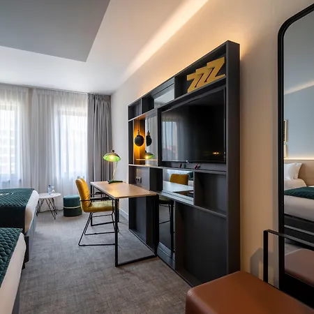 By Ihg 4*